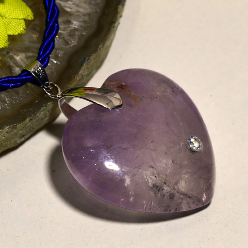 Amethyst mit Diamant