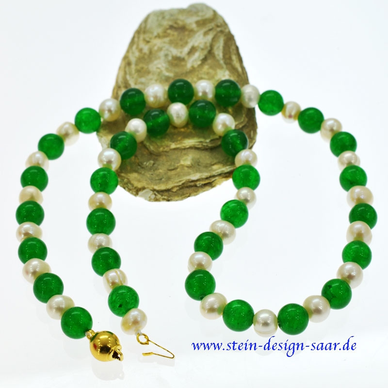 Jade und Suesswasserperlen Edelsteinkette