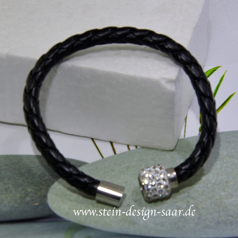 Geflochten mit Strass