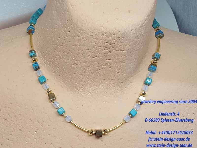 Prachtvolles Collier mit Blauen Perlen