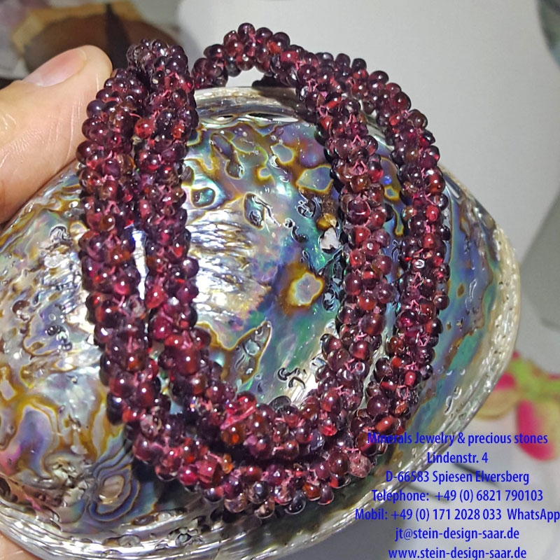 *Handarbeit* Granat Kette