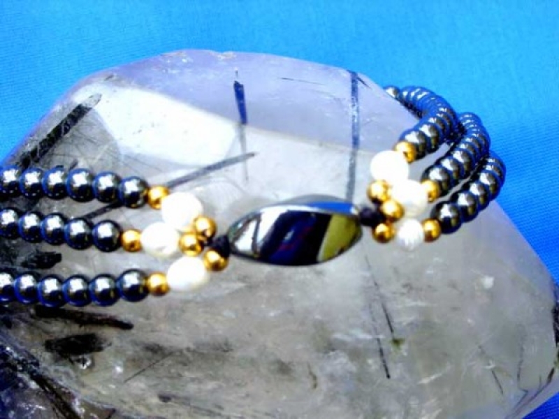 Armband aus Hematit mit Perlen