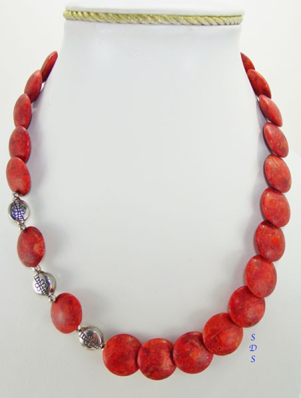 rote kette Collier