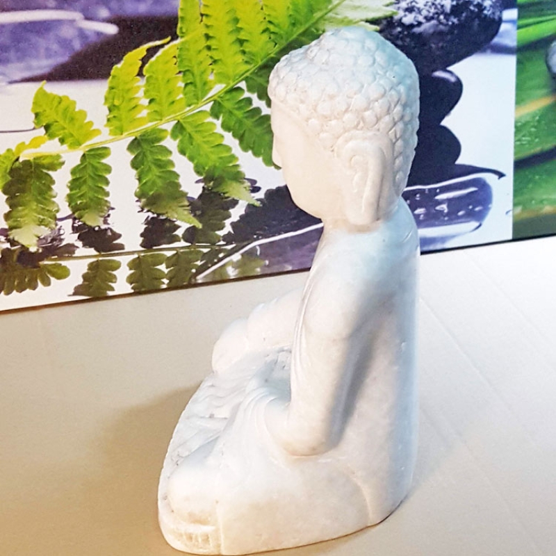 Gottheit Buddha aus weißem Marmor