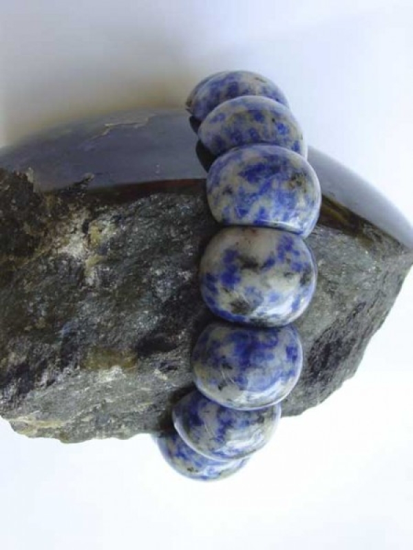 Armband aus Sodalith, Halbkugeln