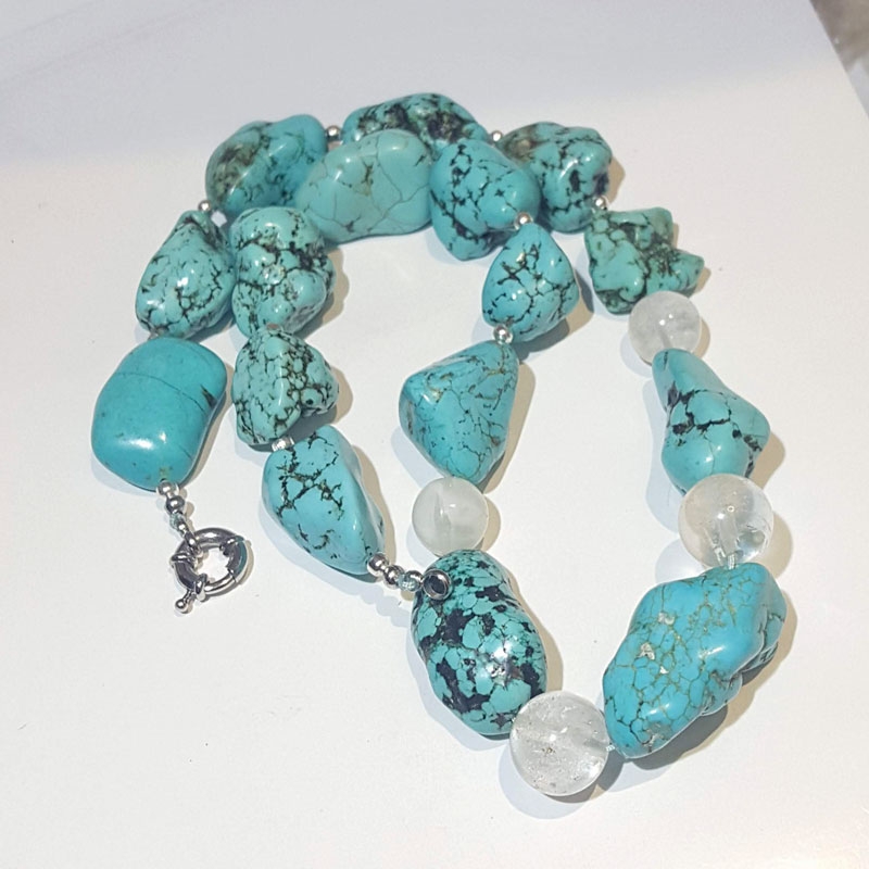 Türkis blaue Halskette mit Bergkristall